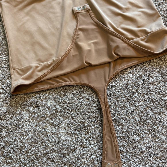 Express Nude Short Sleeve Bodysuit Large Body Contour Fit Snaps Rouched Front - Picture 6 of 7